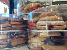 Load image into Gallery viewer, Italian Cookies – Round Gift Box 1 LB